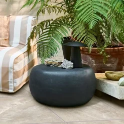 vtwonen Bijzettafel Pebble Betonlook, 65 x 49cm* Loungetafels & Bijzettafels|Zwarte Bijzettafel