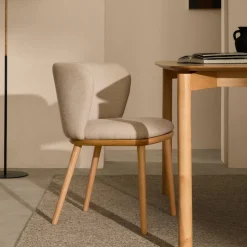 Kave Home Eetkamerstoel Ciselia Chenille en essenhout* Chenille Eetkamerstoelen|Beige Eetkamerstoelen
