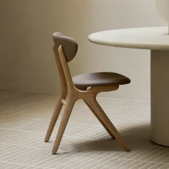 Ethnicraft Eetkamerstoel Eye Gevernist Eikenhout en stof, kleur* Eetkamerstoelen Zonder Armleuning