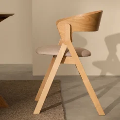 Kave Home Eetkamerstoel Godia Essen en rubberhout* Beige Eetkamerstoelen|Eetkamerstoelen Met Armleuning