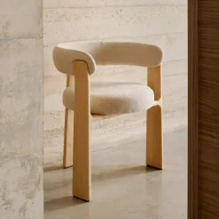 Kave Home Eetkamerstoel Granite Chenille en naturel essenhout* Chenille Eetkamerstoelen|Beige Eetkamerstoelen