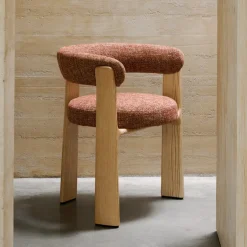 Kave Home Eetkamerstoel Granite Chenille en naturel essenhout* Chenille Eetkamerstoelen|Beige Eetkamerstoelen