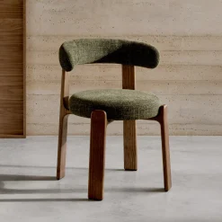 Kave Home Eetkamerstoel Granite Chenille en noten essenhout* Chenille Eetkamerstoelen|Beige Eetkamerstoelen