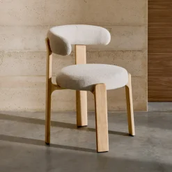 Kave Home Eetkamerstoel Granite Chenille en naturel essenhout* Chenille Eetkamerstoelen|Beige Eetkamerstoelen