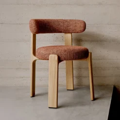 Kave Home Eetkamerstoel Granite Chenille en naturel essenhout* Chenille Eetkamerstoelen|Beige Eetkamerstoelen