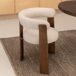 Kave Home Eetkamerstoel Granite Chenille en noten essenhout* Beige Eetkamerstoelen|Eetkamerstoelen Met Armleuning