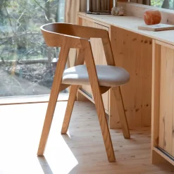 Zuiver Eetkamerstoel Mads Essenhout en stof* Eetkamerstoelen Met Armleuning