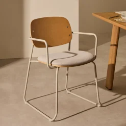 Kave Home Eetkamerstoel Meli Hout en chenille, kleur* Chenille Eetkamerstoelen|Beige Eetkamerstoelen