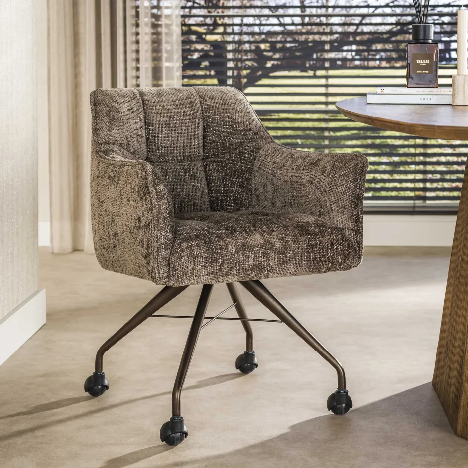 LifestyleFurn Eetkamerstoel op wielen Thandie Hoven stof en bruin onderstel* Eetkamerstoelen Met Armleuning