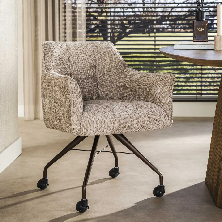 LifestyleFurn Eetkamerstoel op wielen Thandie Hoven stof en bruin onderstel* Eetkamerstoelen Met Armleuning