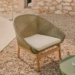 Kave Home Outdoor Fauteuil Olbia Rattan en Teakhout* Loungestoelen