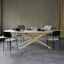 Ethnicraft Ovale Vergadertafel Mikado Gevernist Eikenhout, 267 x 138cm* Bureaus